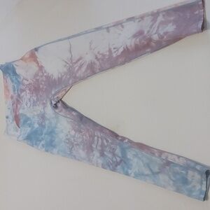 Kamo Fitnesss size medium tye dye leggings